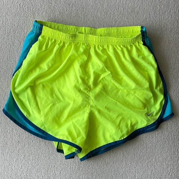 Medium EUC Nike Tempo Short - Picture 1 of 3
